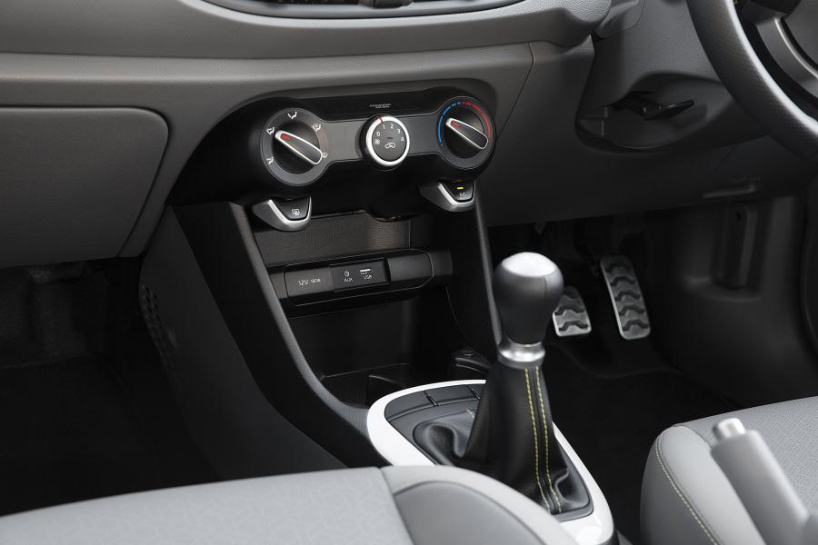 Детали интерьера Kia Picanto X-Line (JA) 2018 года  (UK) (фото 30 из 31)